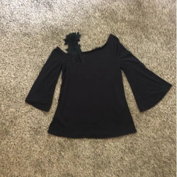 Colleen Lopez One-Shoulder Top with Applique Black - Picture 3 of 7